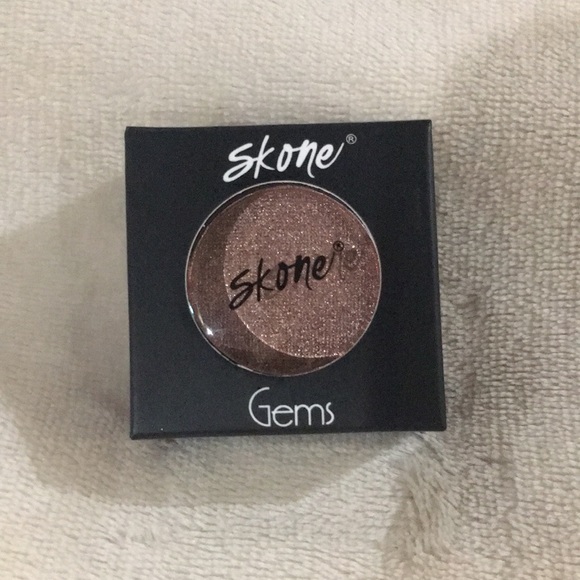 Skone Other - Skone Gems eyeshadow in Champagne